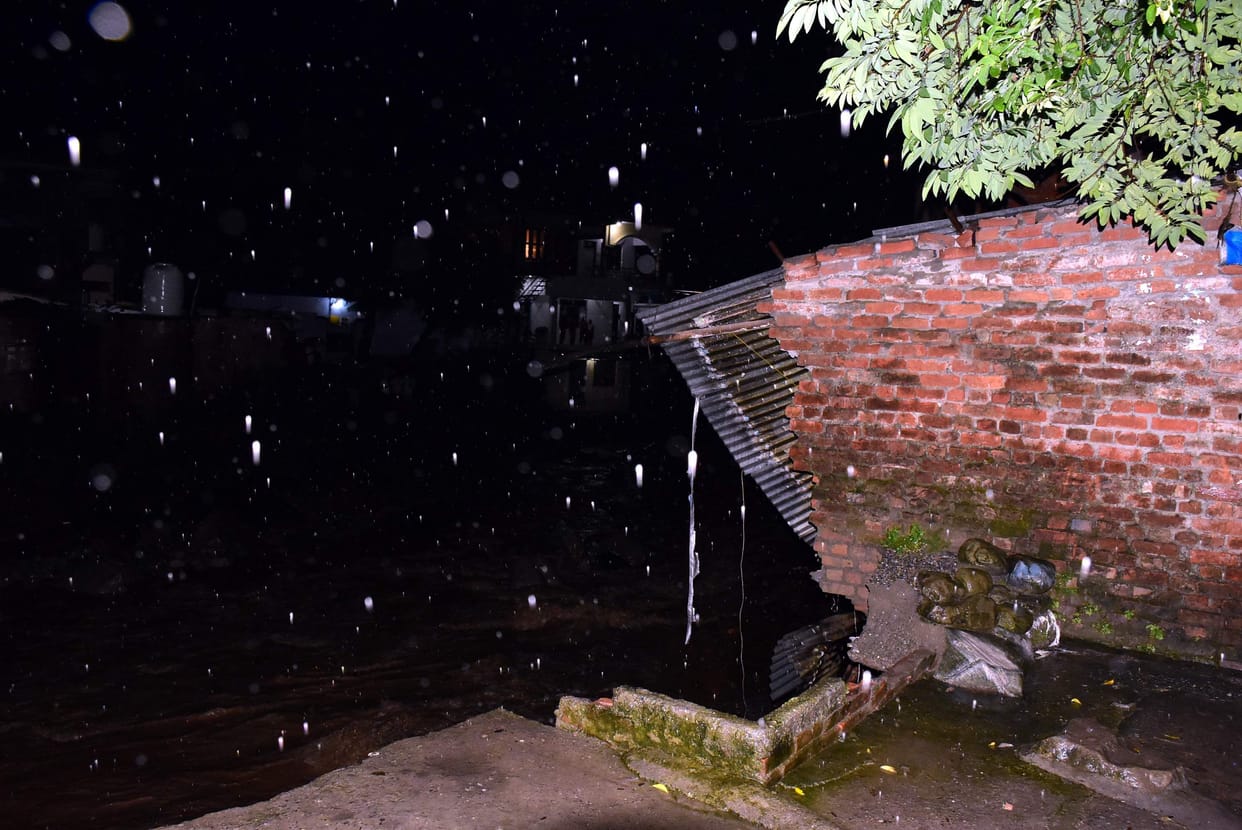 Rain lashes in Badripura Kathgodam