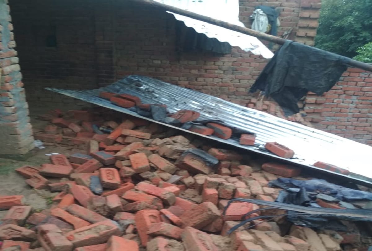 wall collapsed due to rain in Bulandshahr