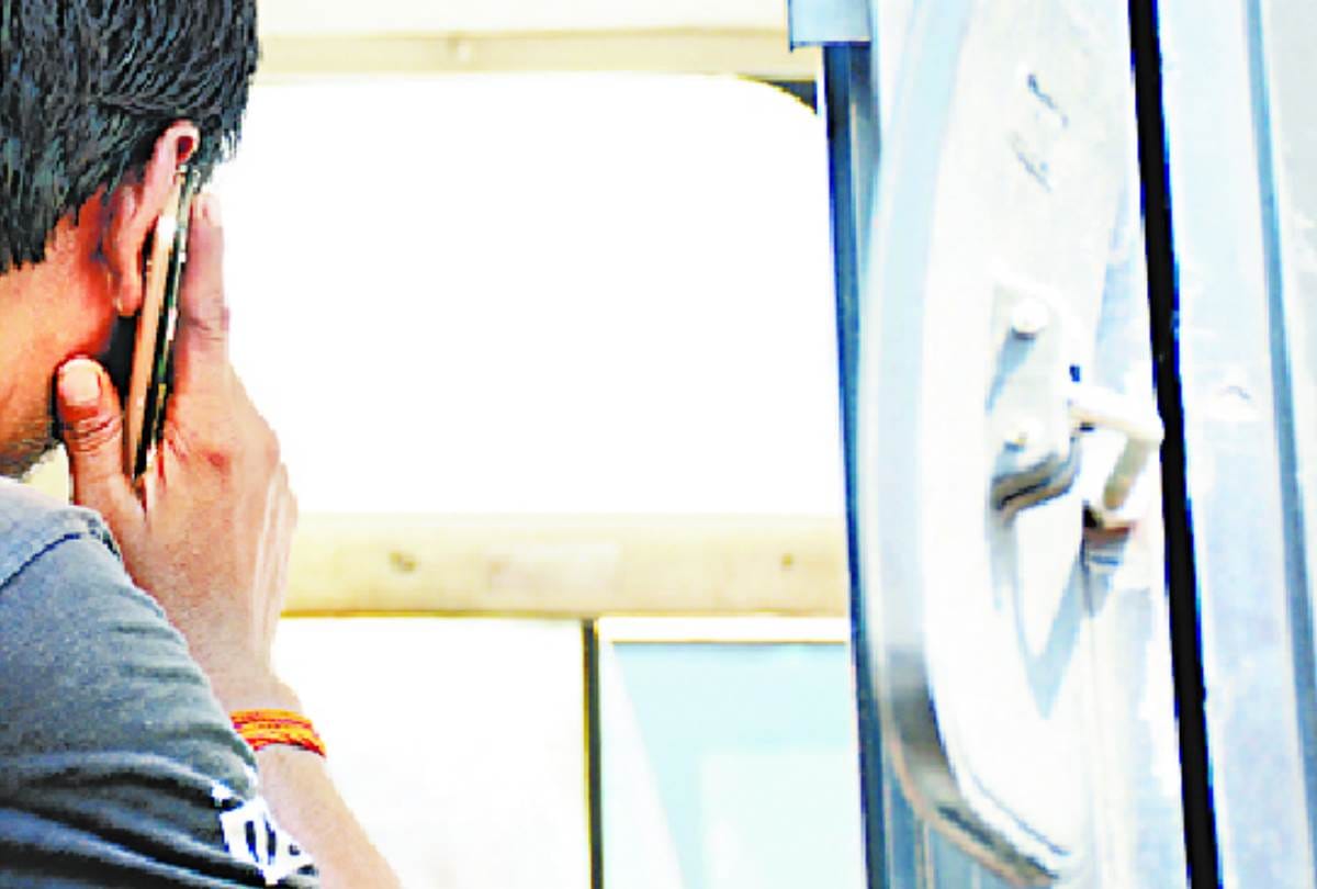 Driving license will be cancelled for talking on mobile while driving