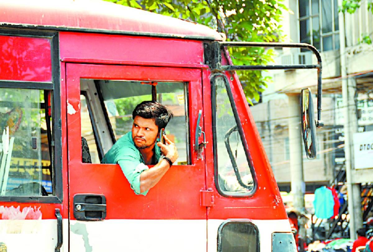 Driving license will be cancelled for talking on mobile while driving