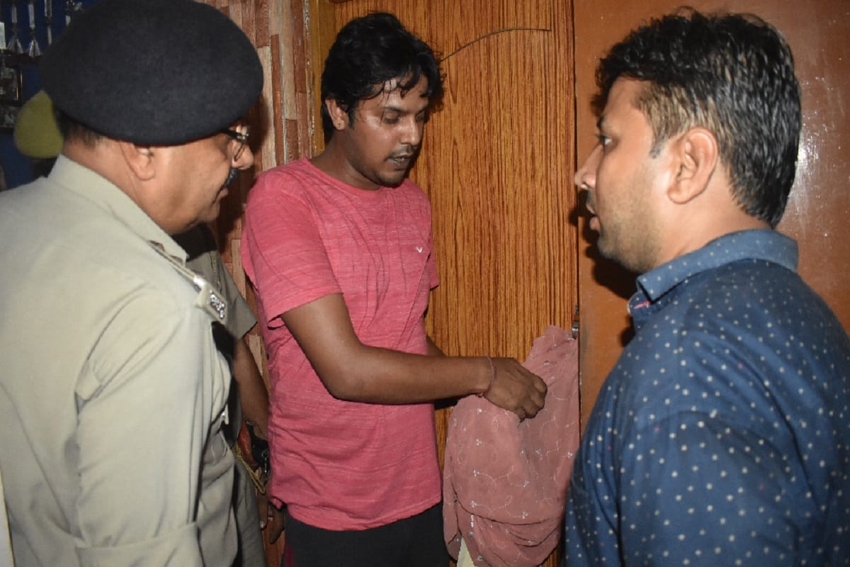 Encounter between police and criminals in Shastri Nagar of Meerut district