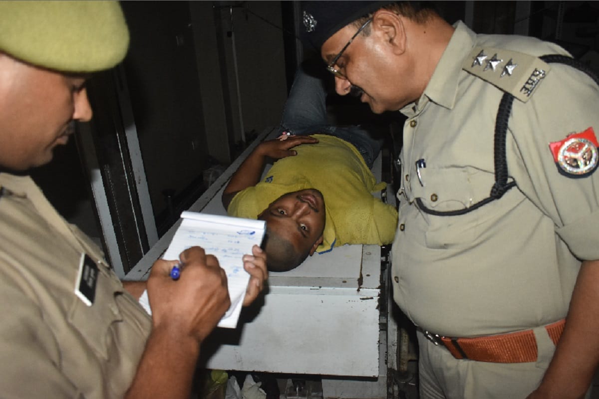 Encounter between police and criminals in Shastri Nagar of Meerut district