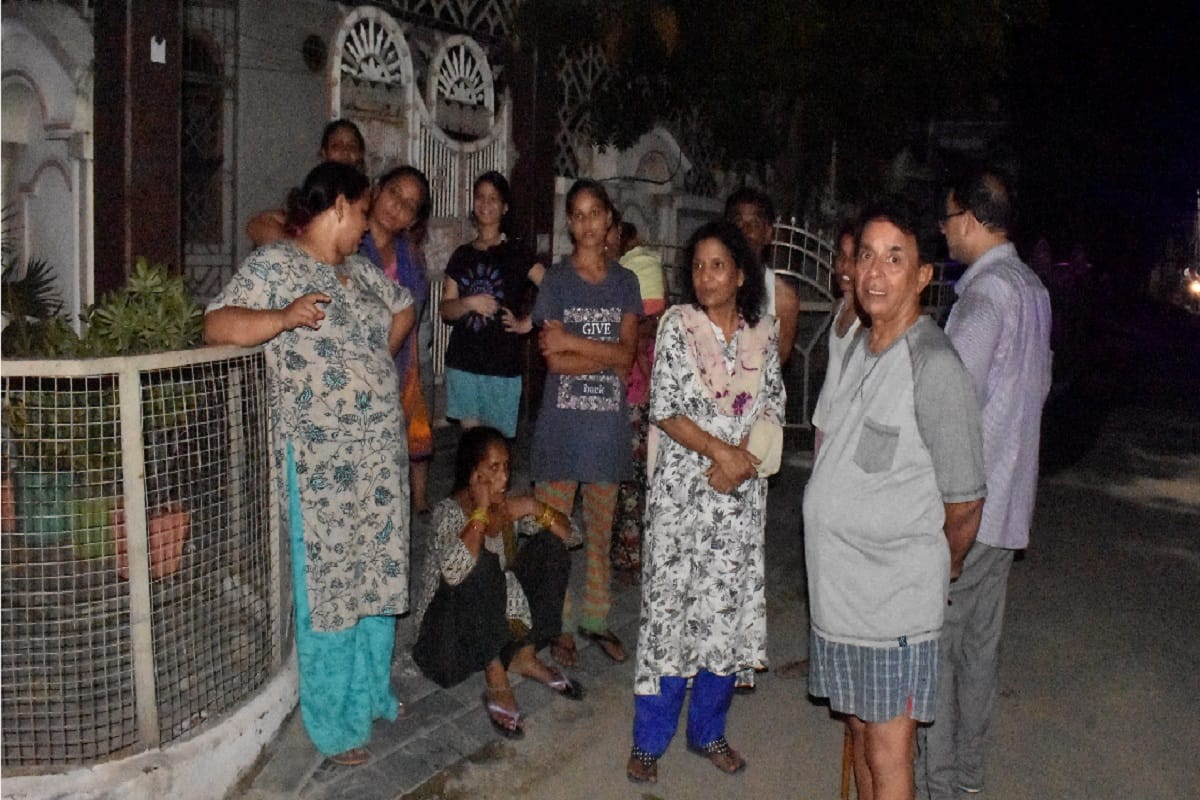 Encounter between police and criminals in Shastri Nagar of Meerut district