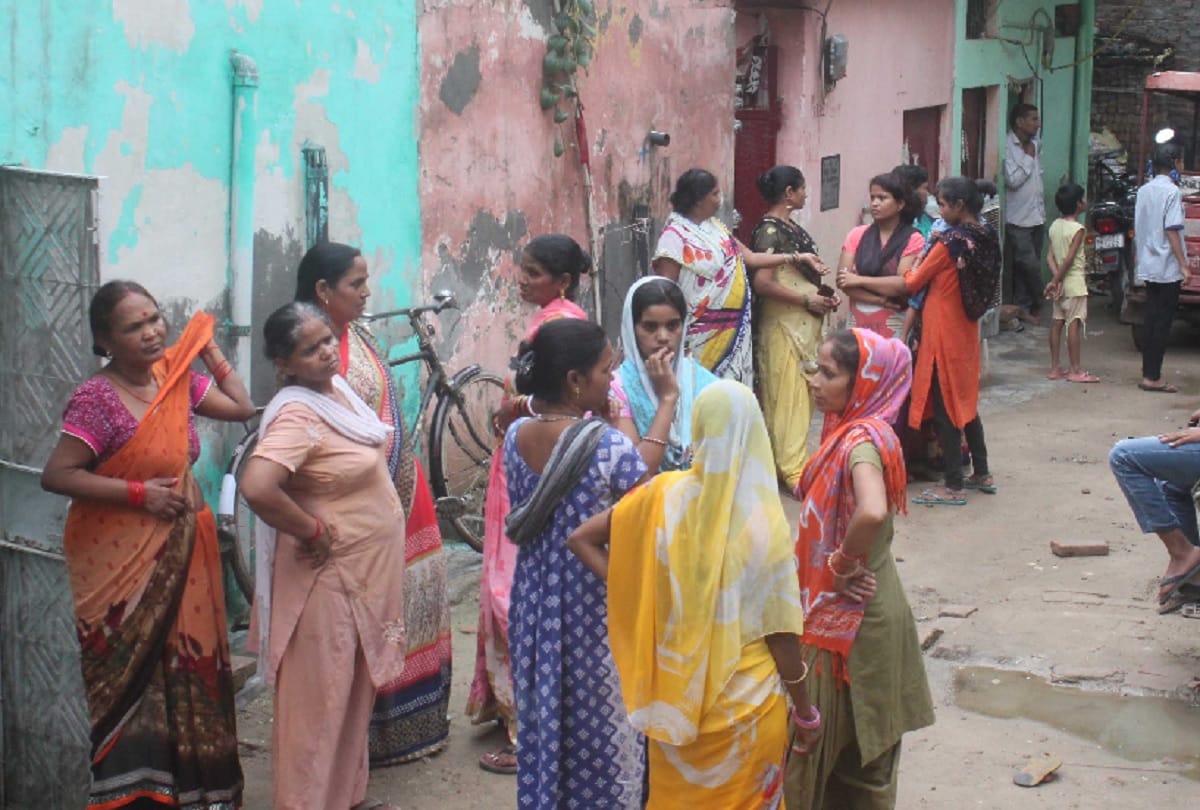 delhi two fire incidents in a day in nangloi pitampura 11 injured