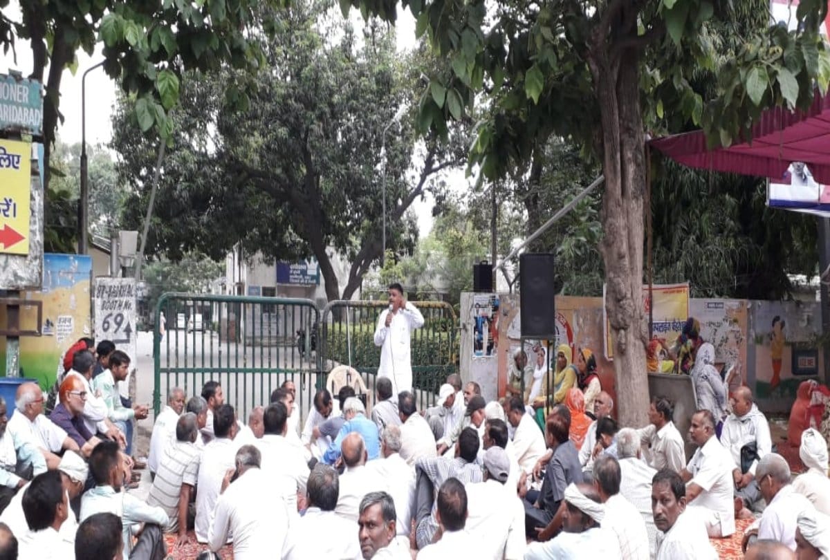 Faridabad MC staffs protest against HC order for Commissioner Anita Yadav