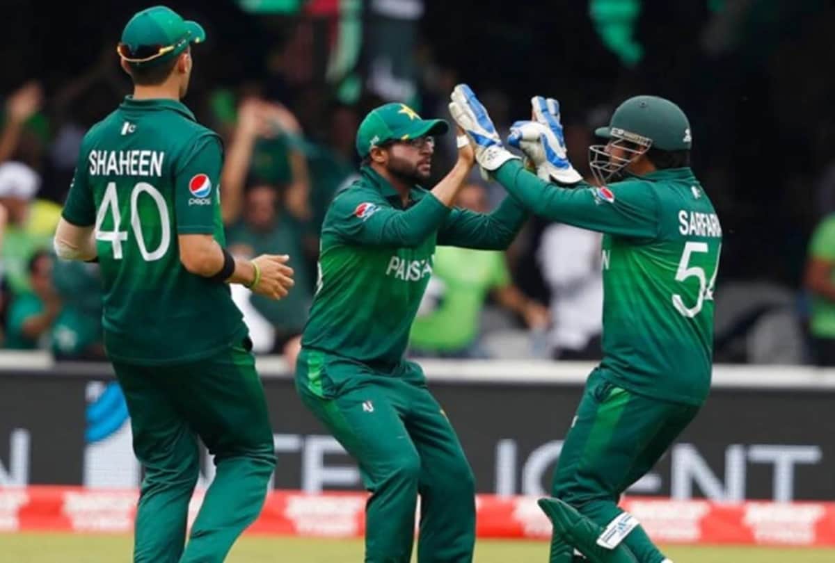 Pakistani cricketer Imam-ul-Haq Chats with multiple girls leaked on social media