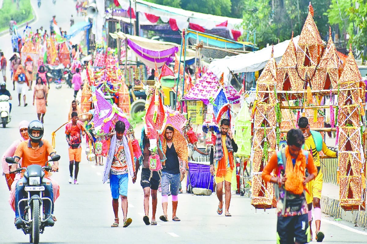 kawad yatra 2019: shivbhakt entering in UP, Delhi -Meerut highway coloured kesari