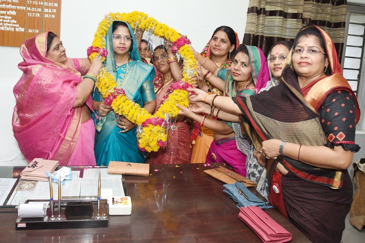 jayshree took pledge as zila panchayat adhyaksh
