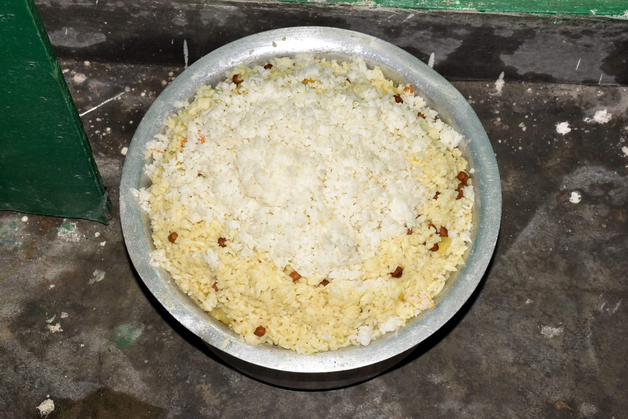 Worms in midday meal in primary school
