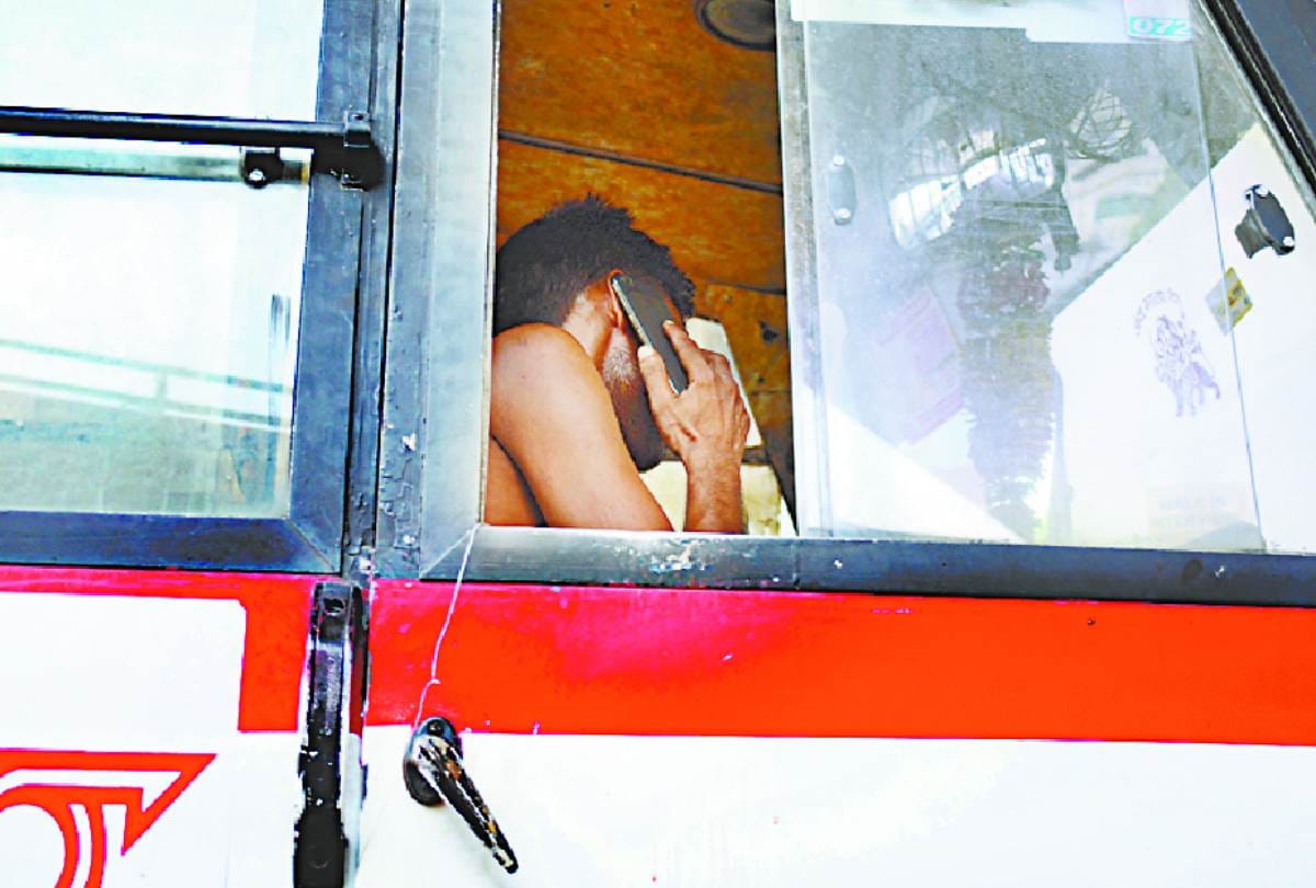 Driving license will be cancelled for talking on mobile while driving
