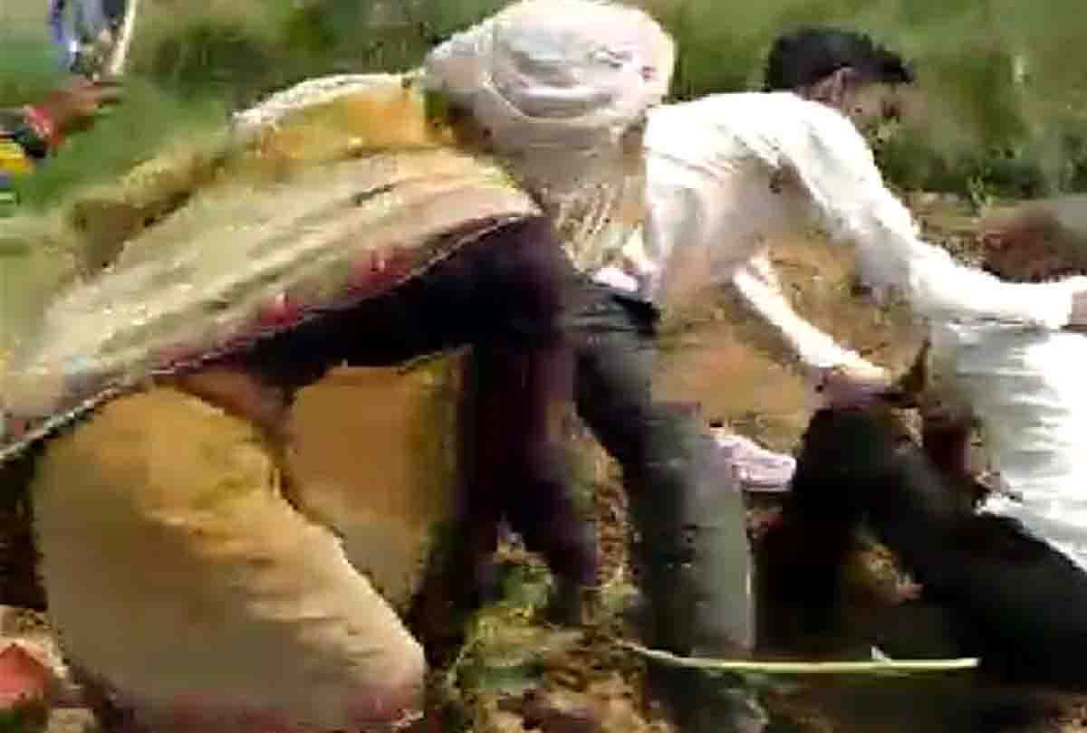 women beating wrong man for flirting