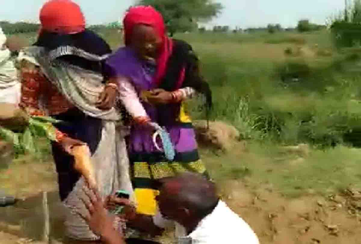 women beating wrong man for flirting
