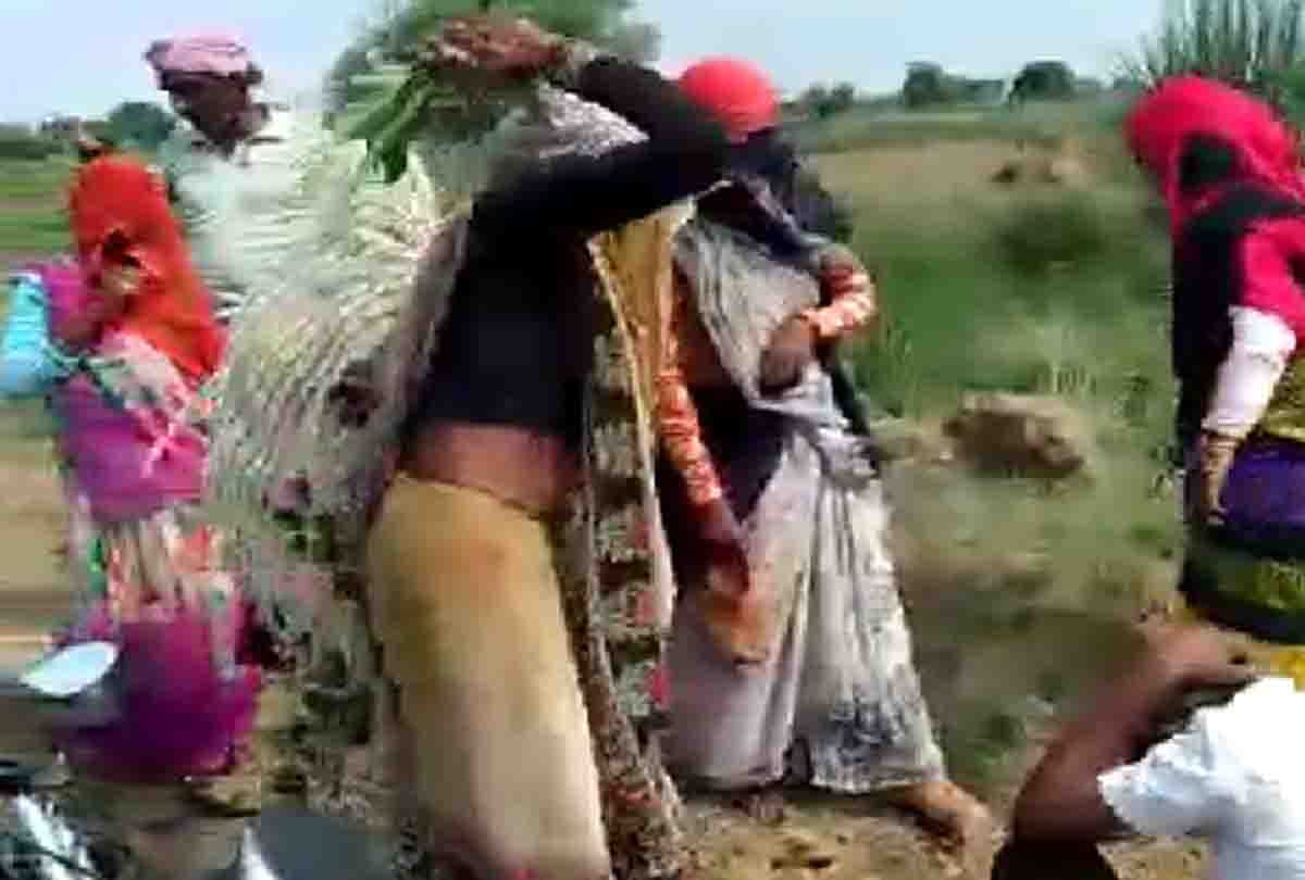 women beating wrong man for flirting
