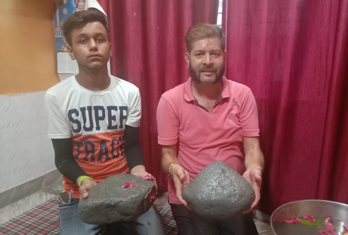 floating stone in water found in jwalamukhi kangra himahal pradesh