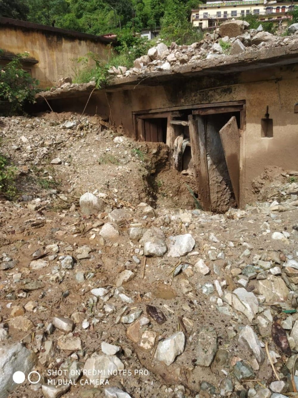 yamunotri and rudraprayag gaurikund highway closed, debris enter in 18 house