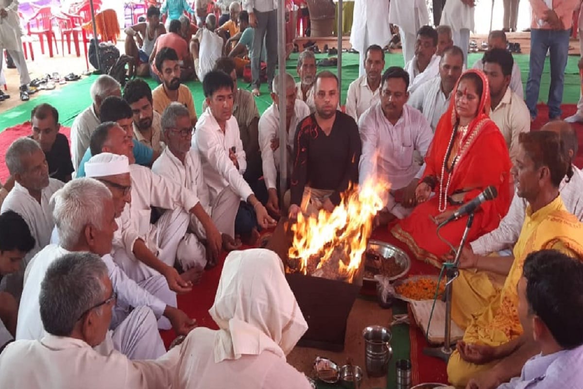 Sadhvi Prachi new statement Hindus should make kanwar after boycott of Muslims