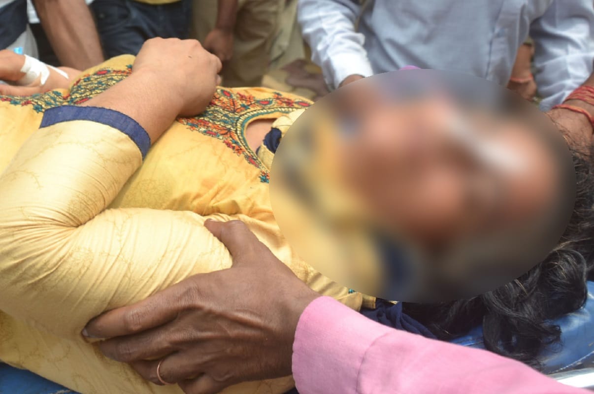 Mother daughter eaten poisonous at SP office in Shamli, Question on Police system