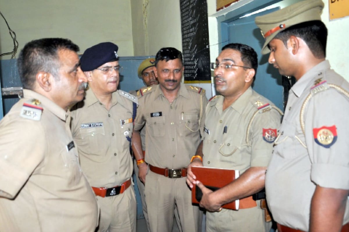 Mother daughter eaten poisonous at SP office in Shamli, Question on Police system