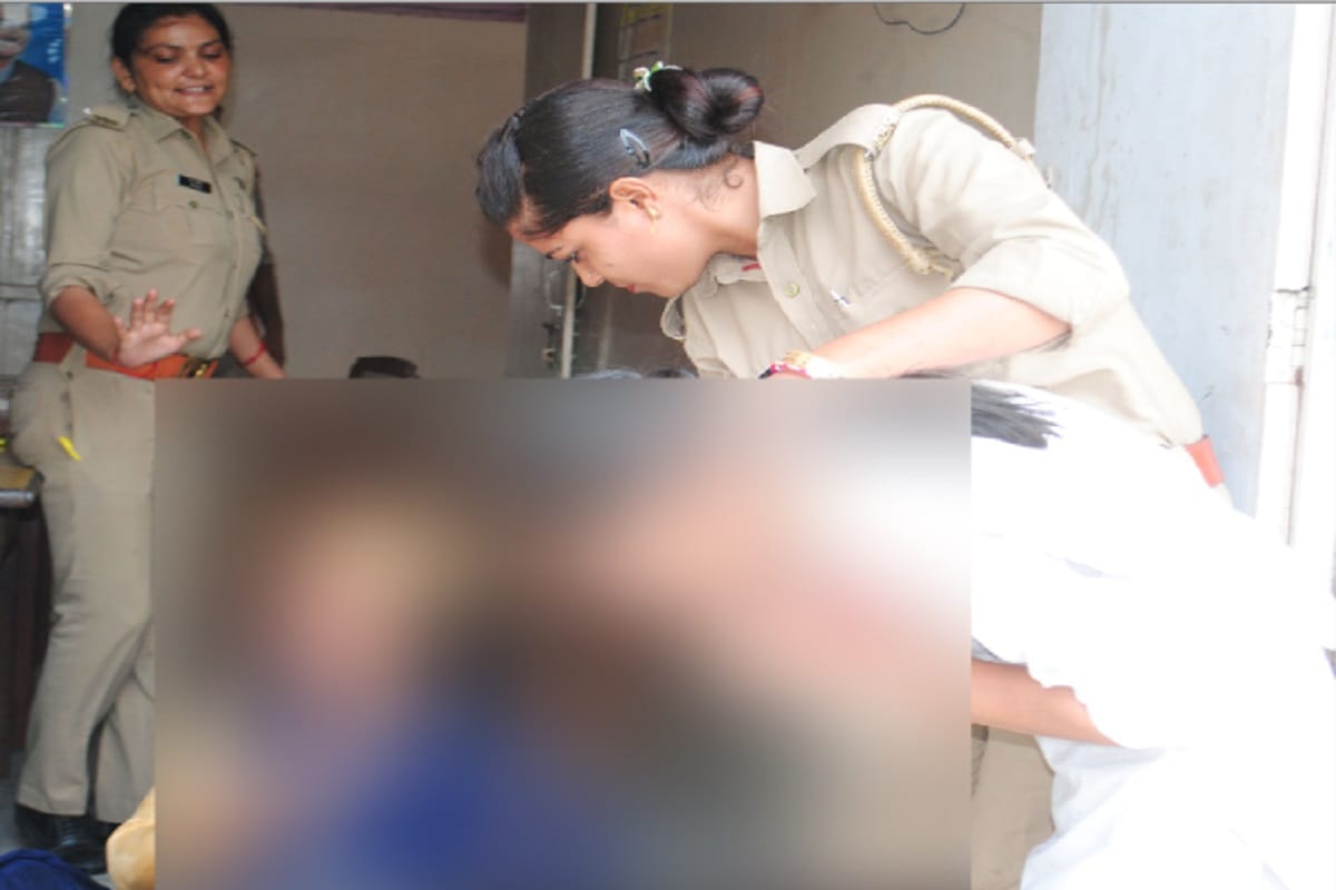 Mother and daughter eaten poisonous in SP city office after police negligence at Shamli of UP