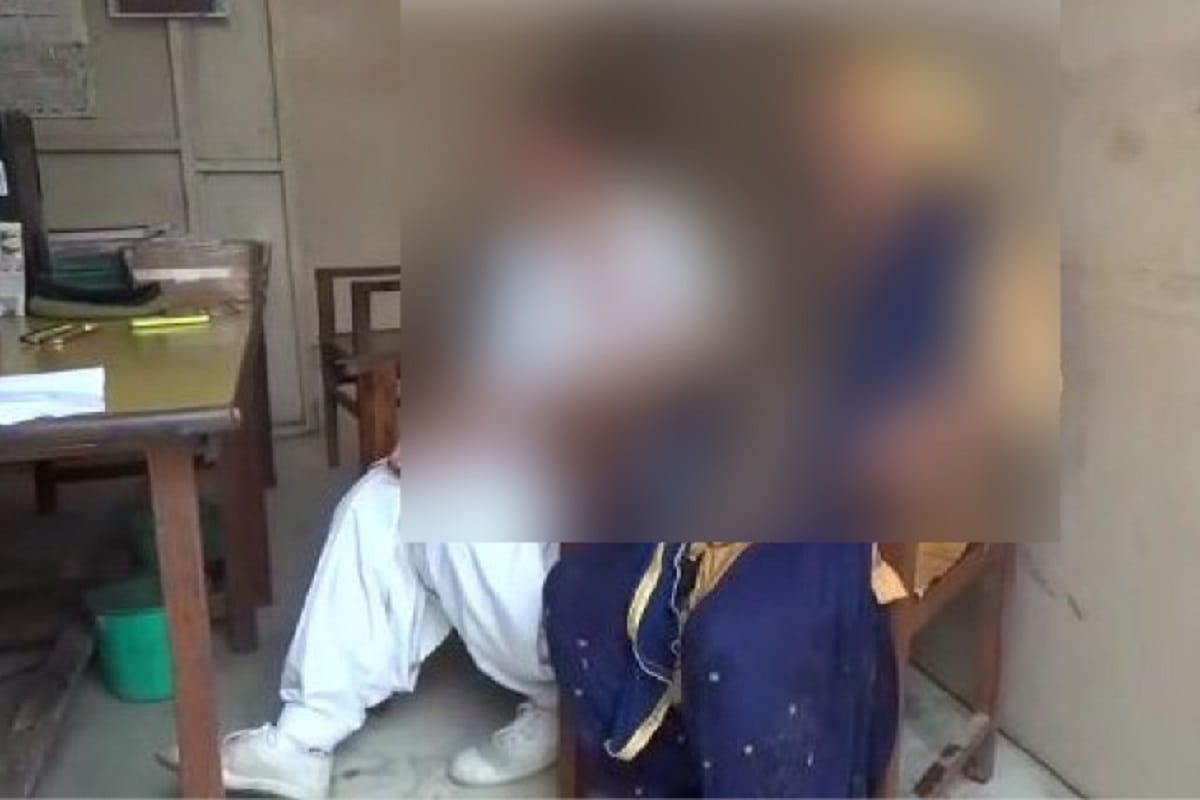 Mother and daughter eaten poisonous in SP city office after police negligence at Shamli of UP