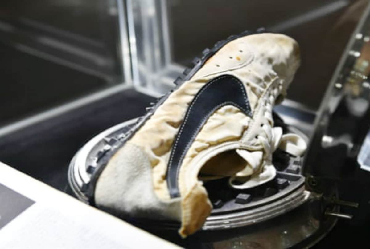 rare nike shoe sold in 3 crore in auction