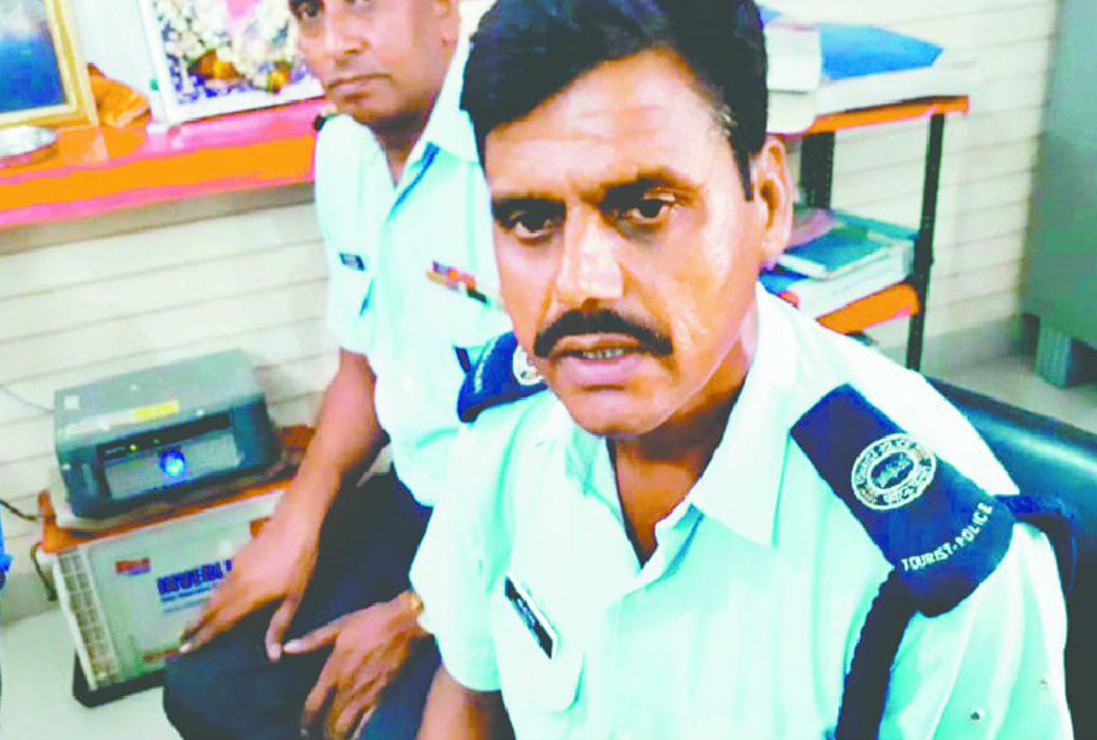 Fraud With Tourist Police Constable name of Employing Job in Railway For Son