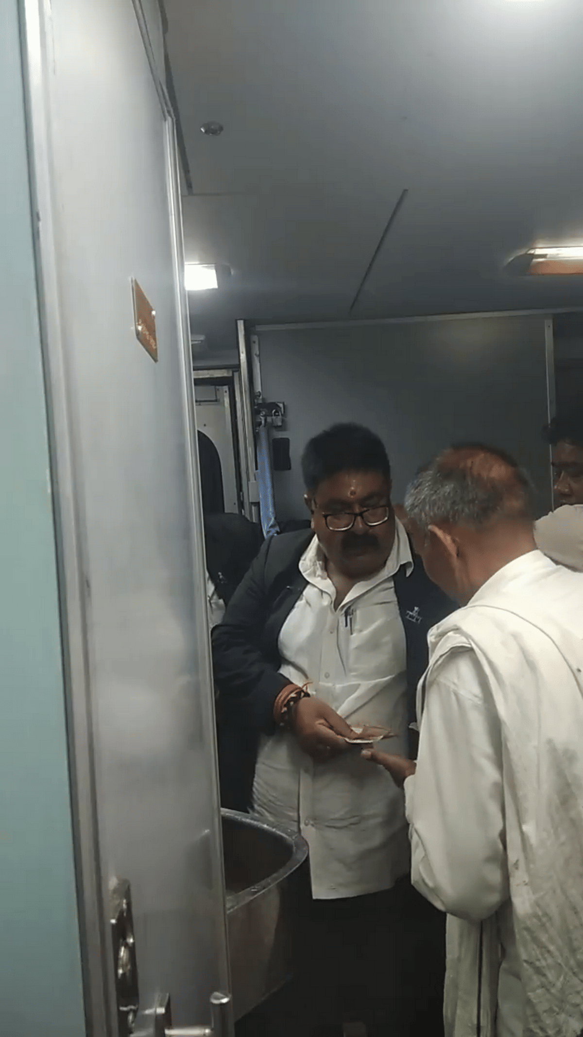 TTE suspended after video viral of snatching money chandauli