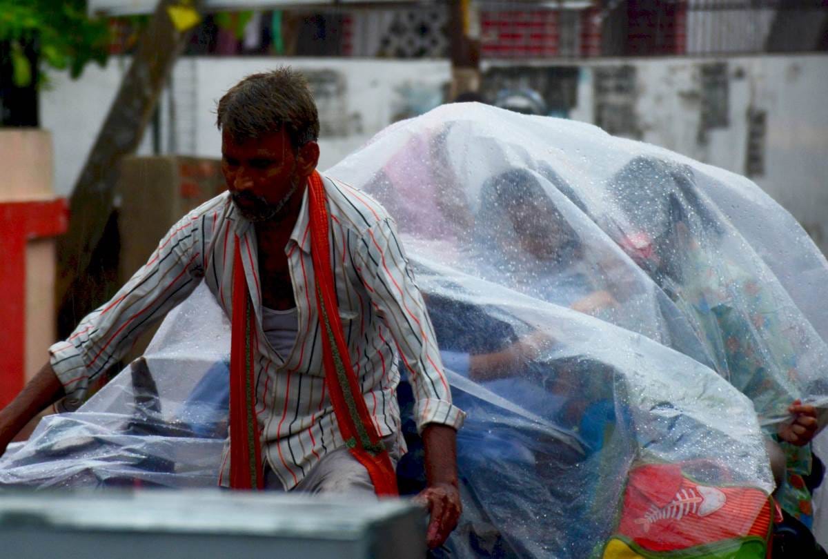 heavy rain and temperature down in lucknow