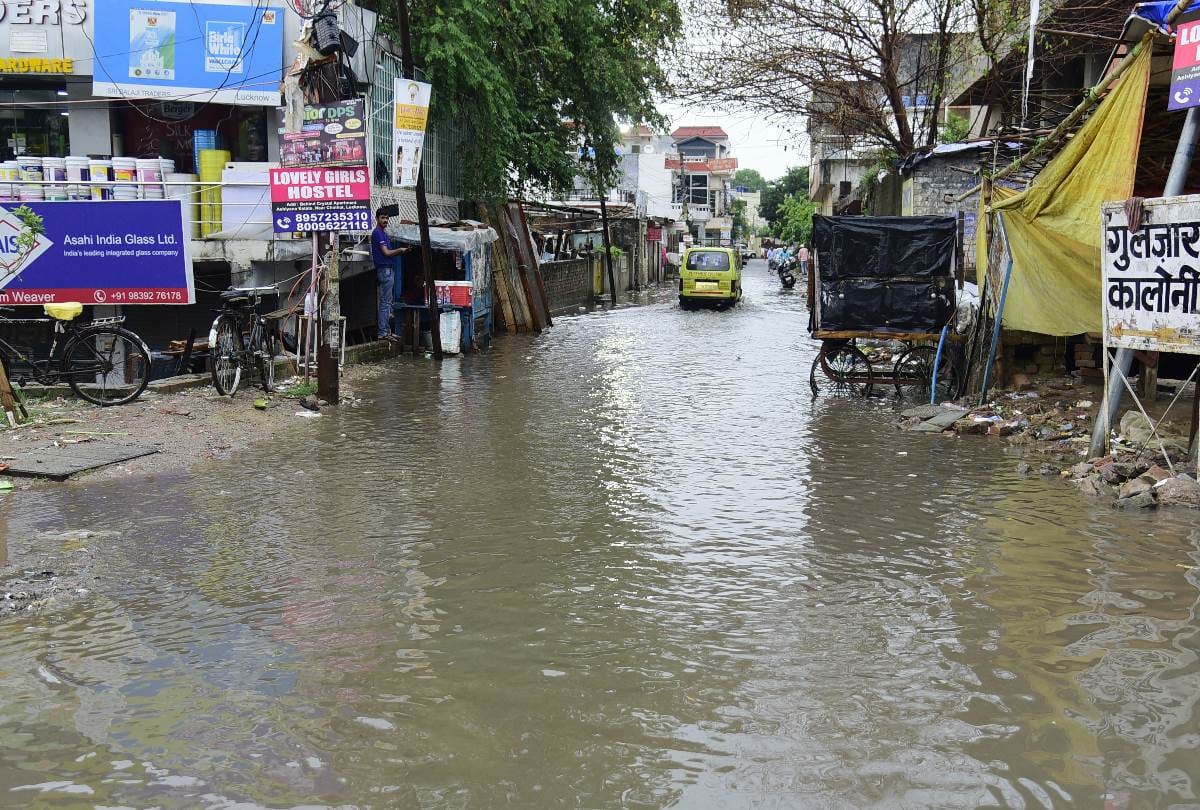 heavy rain and temperature down in lucknow