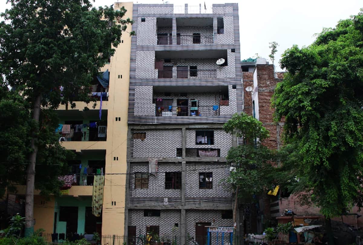 After Noiticed Family did not devoid houses, Officer Careless, Delhi