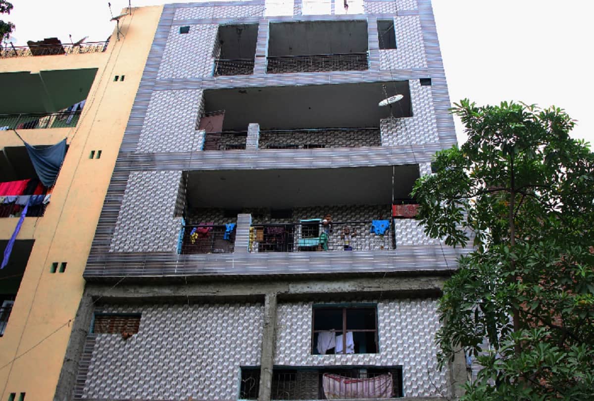 After Noiticed Family did not devoid houses, Officer Careless, Delhi