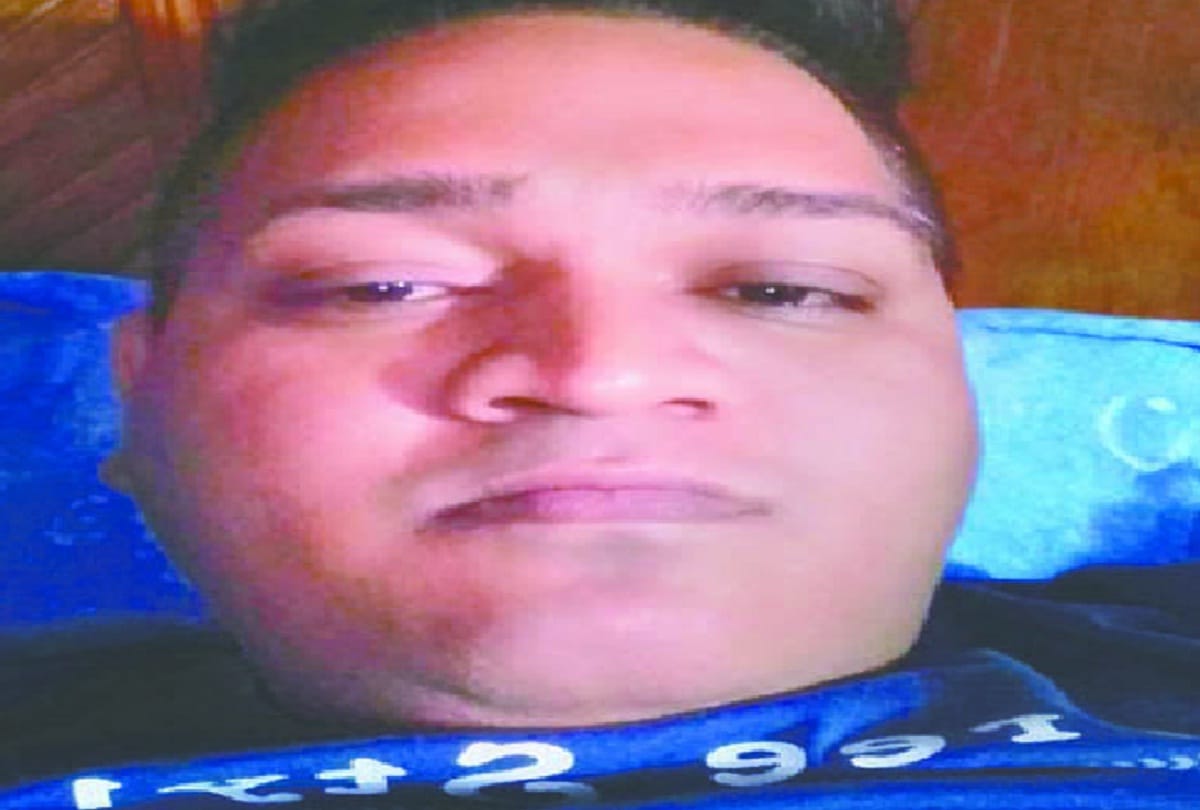 Suresh jumped with wife and daughter from fourth floor, Delhi