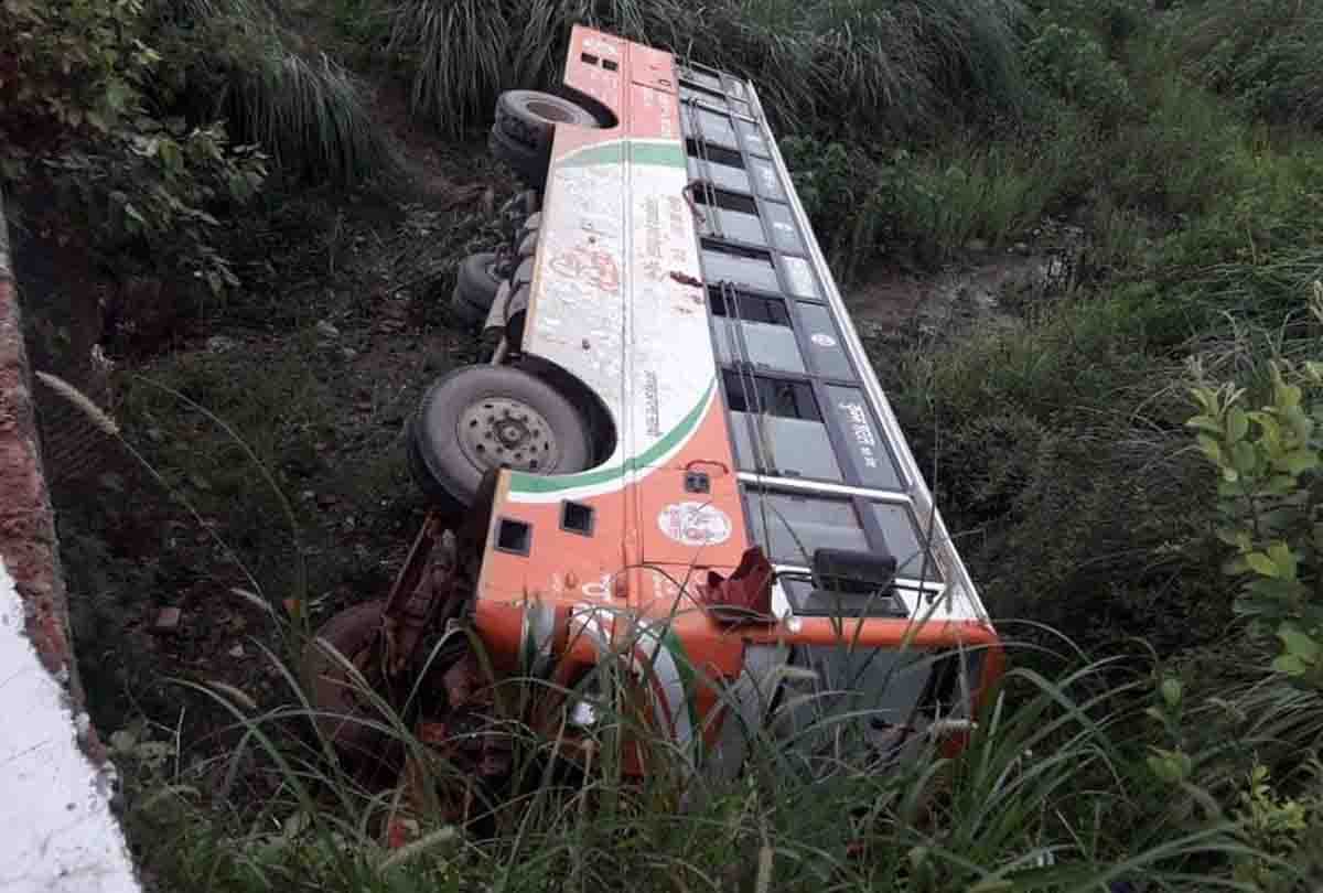 bus accident in kannauj 16 people injured