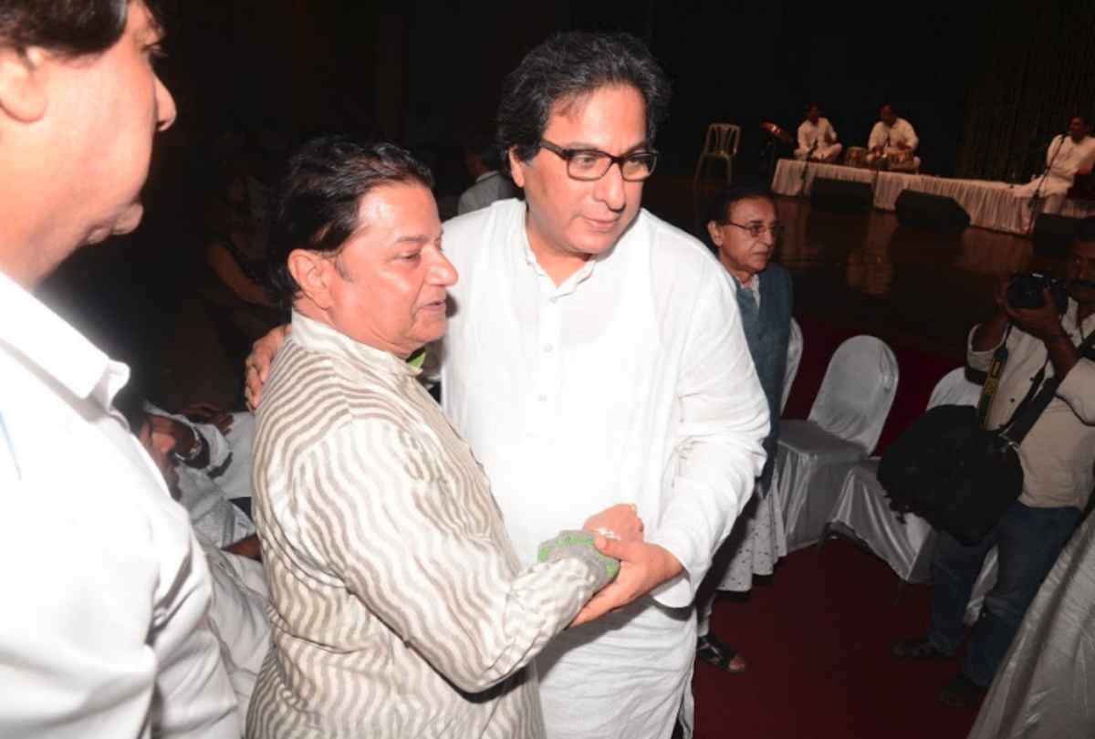 anup jalota mother kamla jalota prayer meet udit narayan to talat aziz reached there
