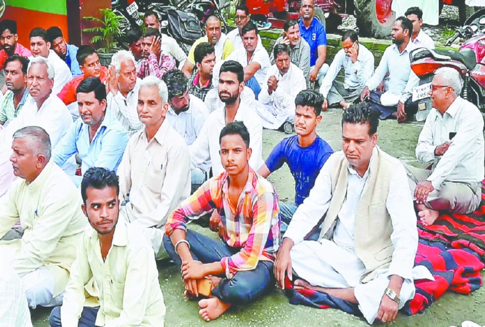 Bjp mla sanjay gupta on hunger strike with rss workers against ssp haridwar