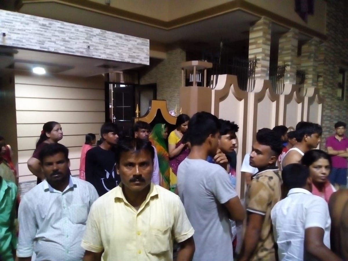 Pipe Businessman Loot 5 Lakh Rupees planed by robbers In Varanasi