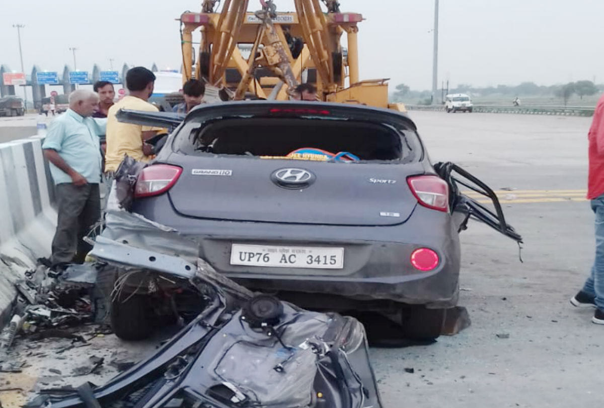 two person died in car accident on agra lucknow expressway