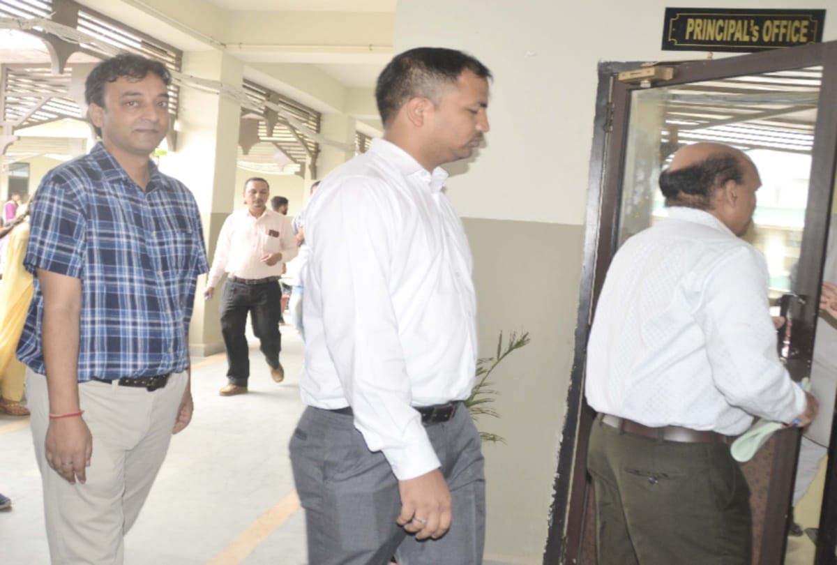 Votes do not match from VVPAT ec team from Delhi examined in nahan himachal
