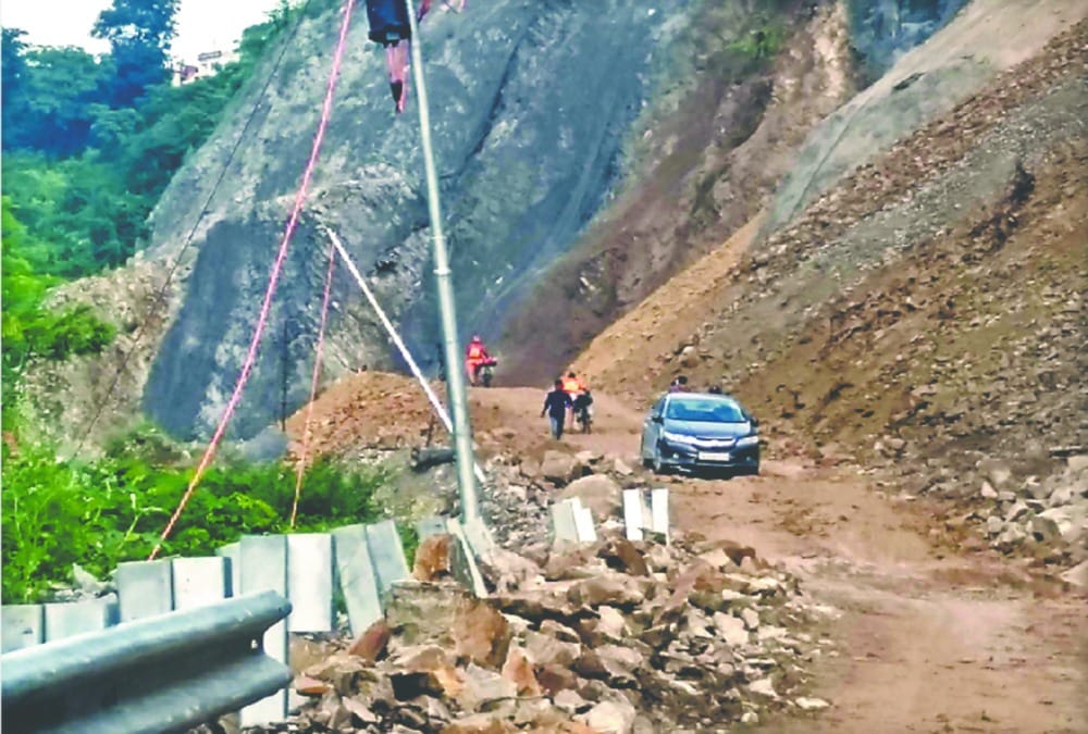 Gangotri Highway open after three days But danger for Vehicular Movement 
