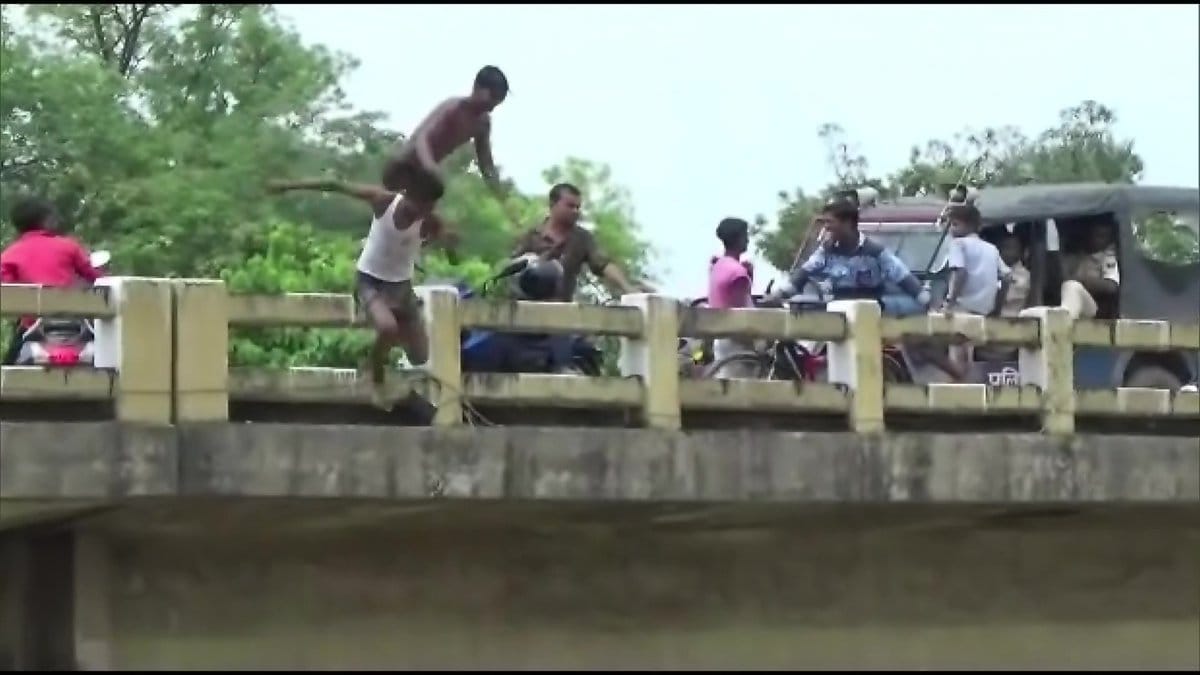Bihar flood: Locals in flood-affected Darbhanga jump into an overflowing river.