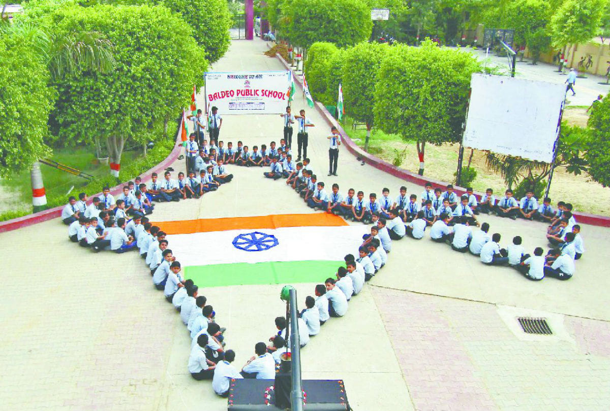 Kargil vijay diwas 2019 school children salute Indian army soldiers in mathura