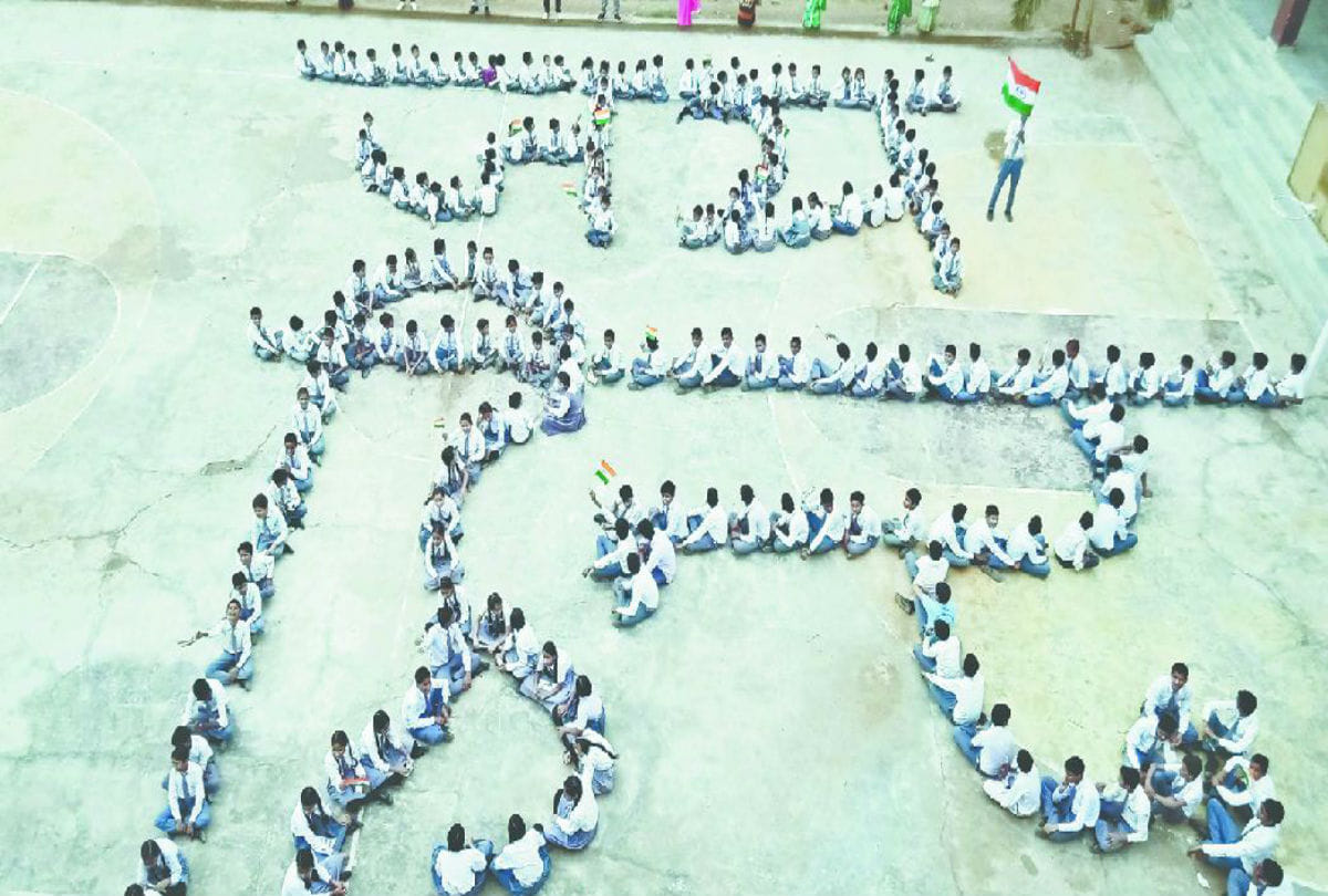 Kargil vijay diwas 2019 school children salute Indian army soldiers in mathura