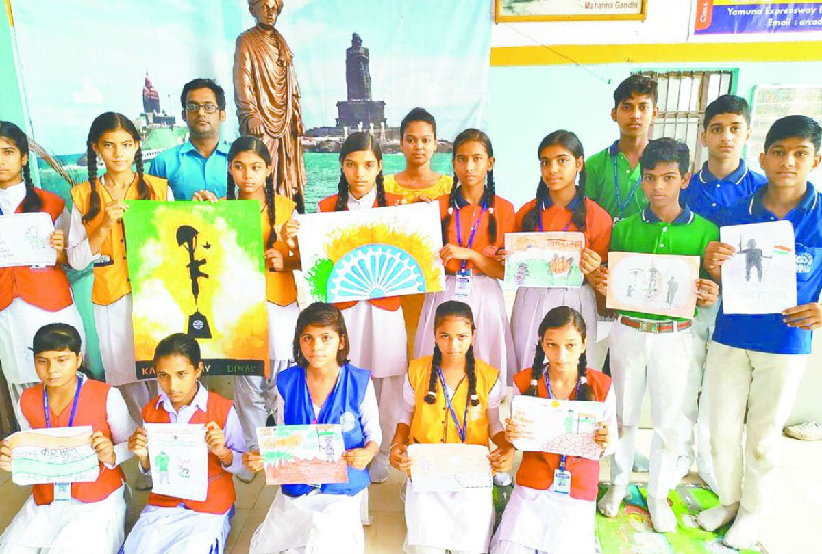 Kargil vijay diwas 2019 school children salute Indian army soldiers in mathura