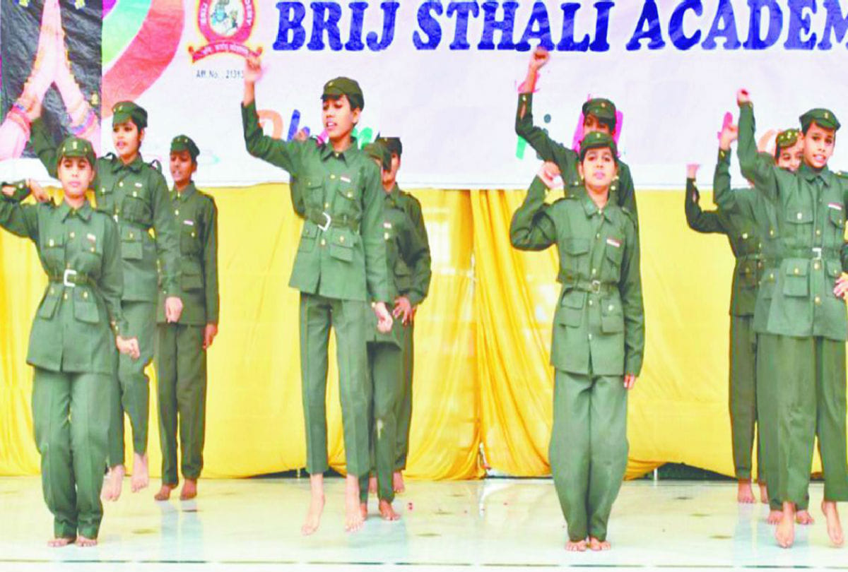 Kargil vijay diwas 2019 school children salute Indian army soldiers in mathura