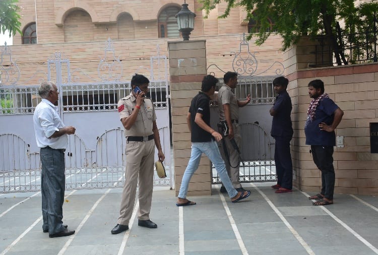 income tax raid on kuldeep bishnoi house and offices, congress