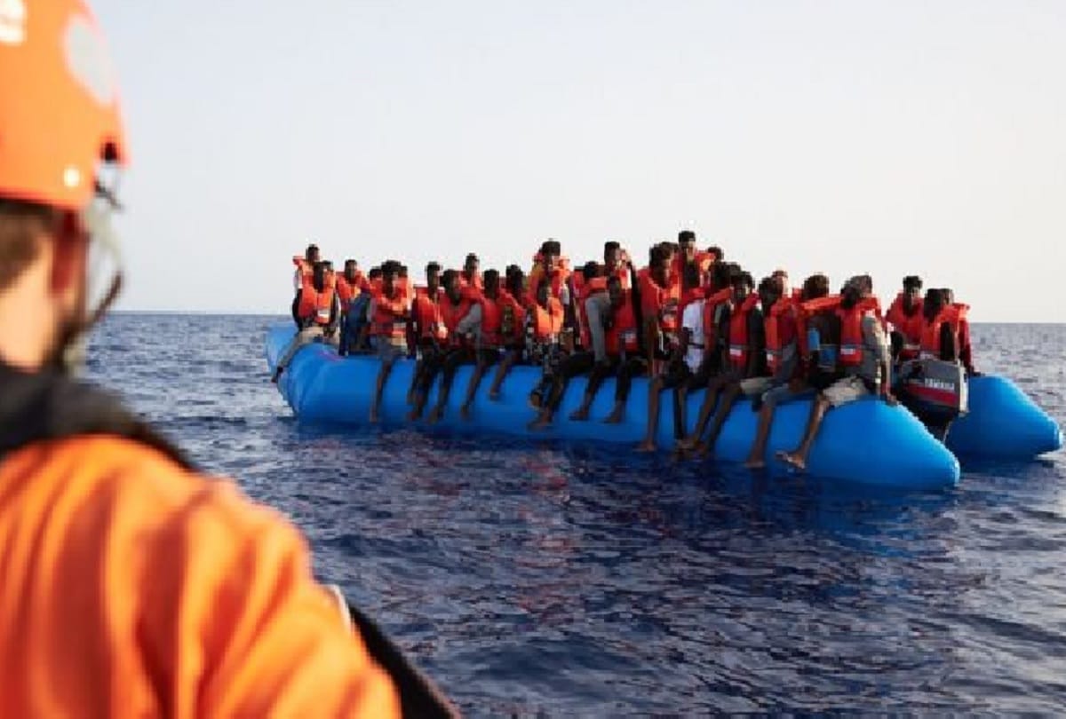 Libya: 150 people missing after a boat filled with refugees drowned in the Mediterranean Sea