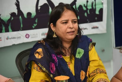 females welcome triple talaq decision, maulanas said political decision