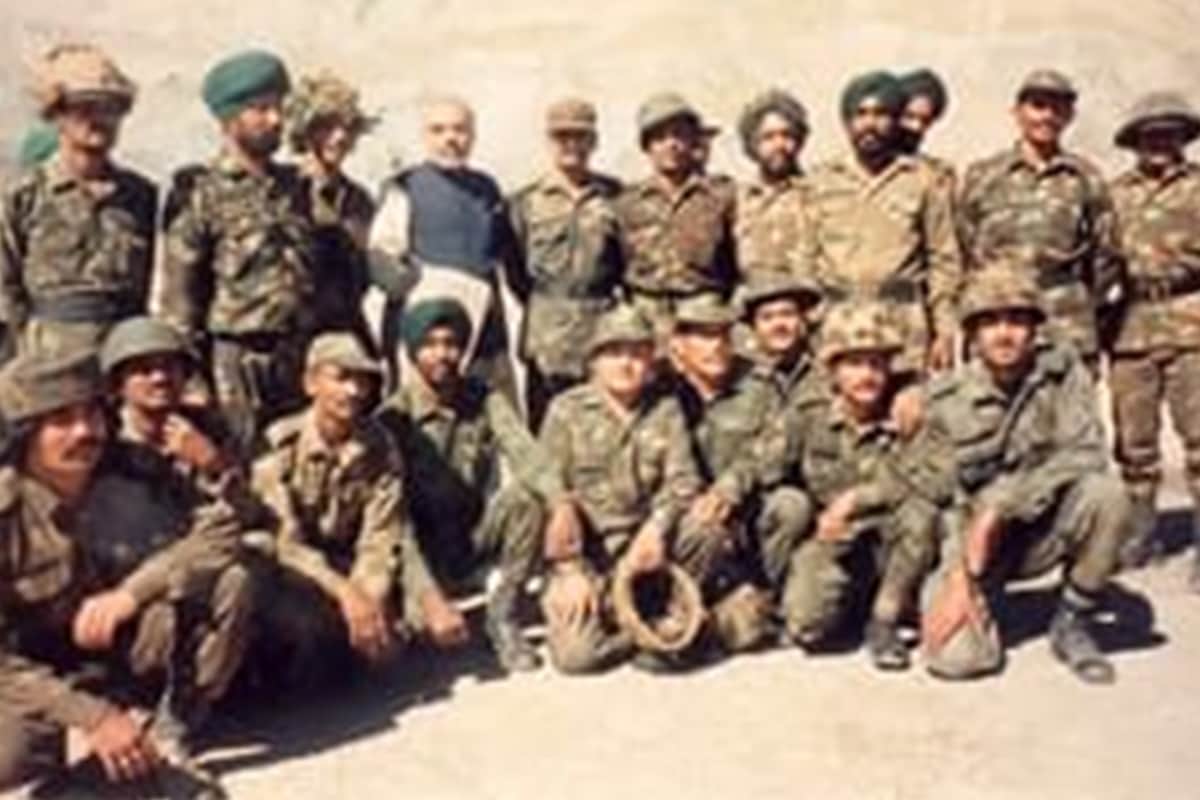 Vijay Diwas: PM Modi tweets pictures of conflict and said Kargil visit was unforgettable