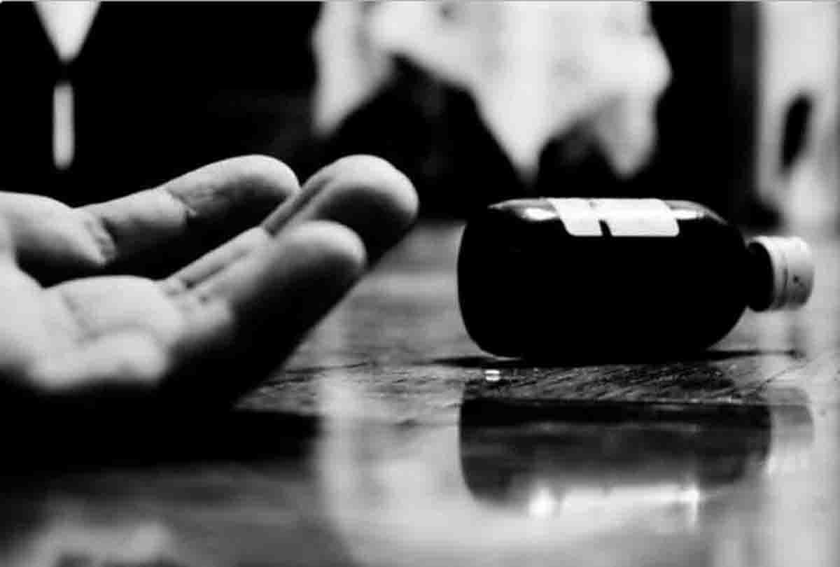 woman died due to eating poison
