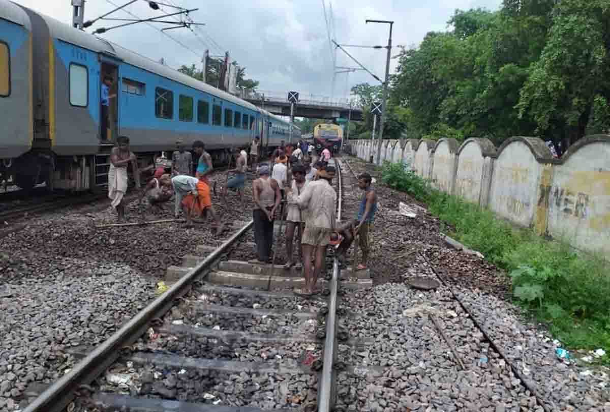 trains stopped running, track was repaired near Maray Company Bridge